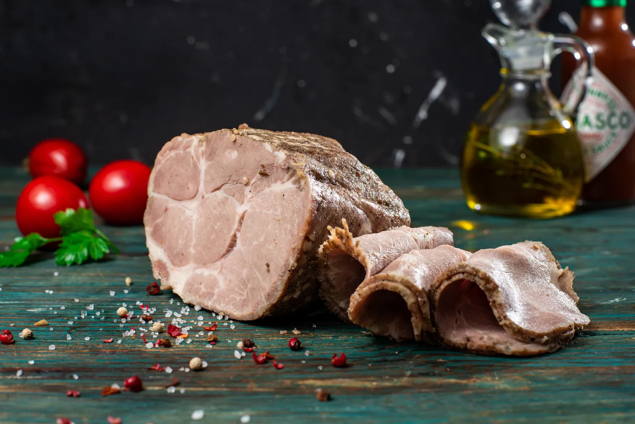 Окорок с оливковым маслом и специями