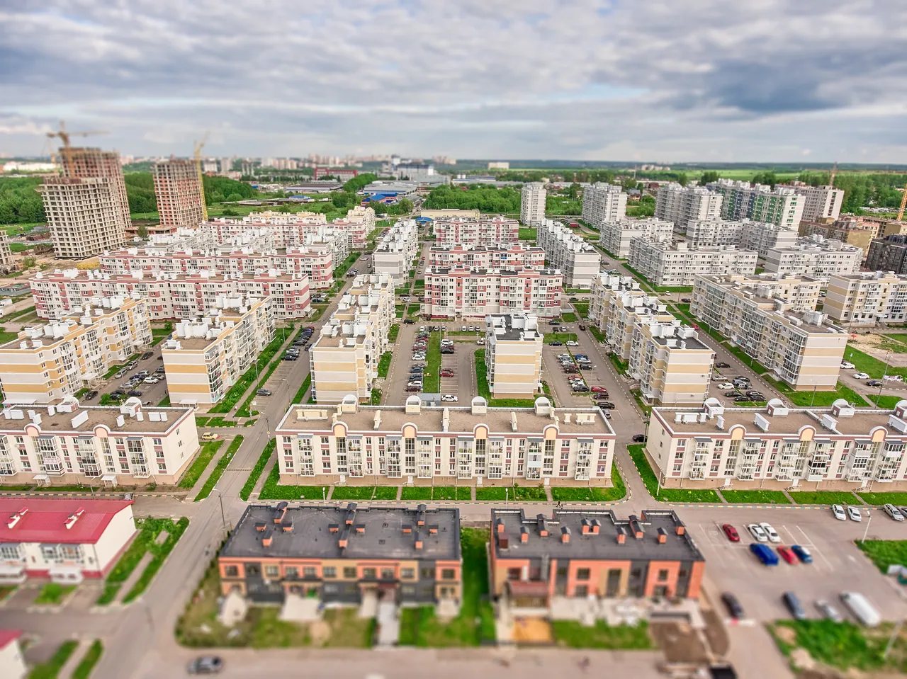 Новый жилой квартал с высоты — аэросъёмка застройки
